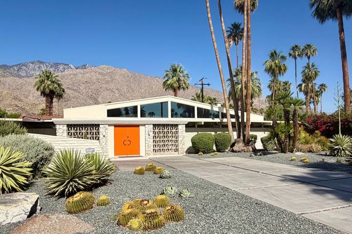 A Weekend in Palm Springs: Architecture, Hikes and Food