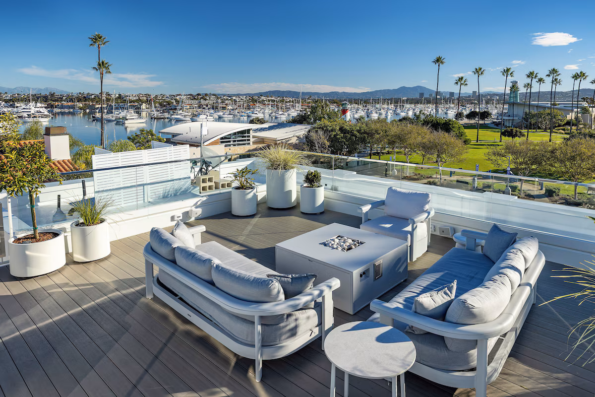 Bay Shores Peninsula Hotel