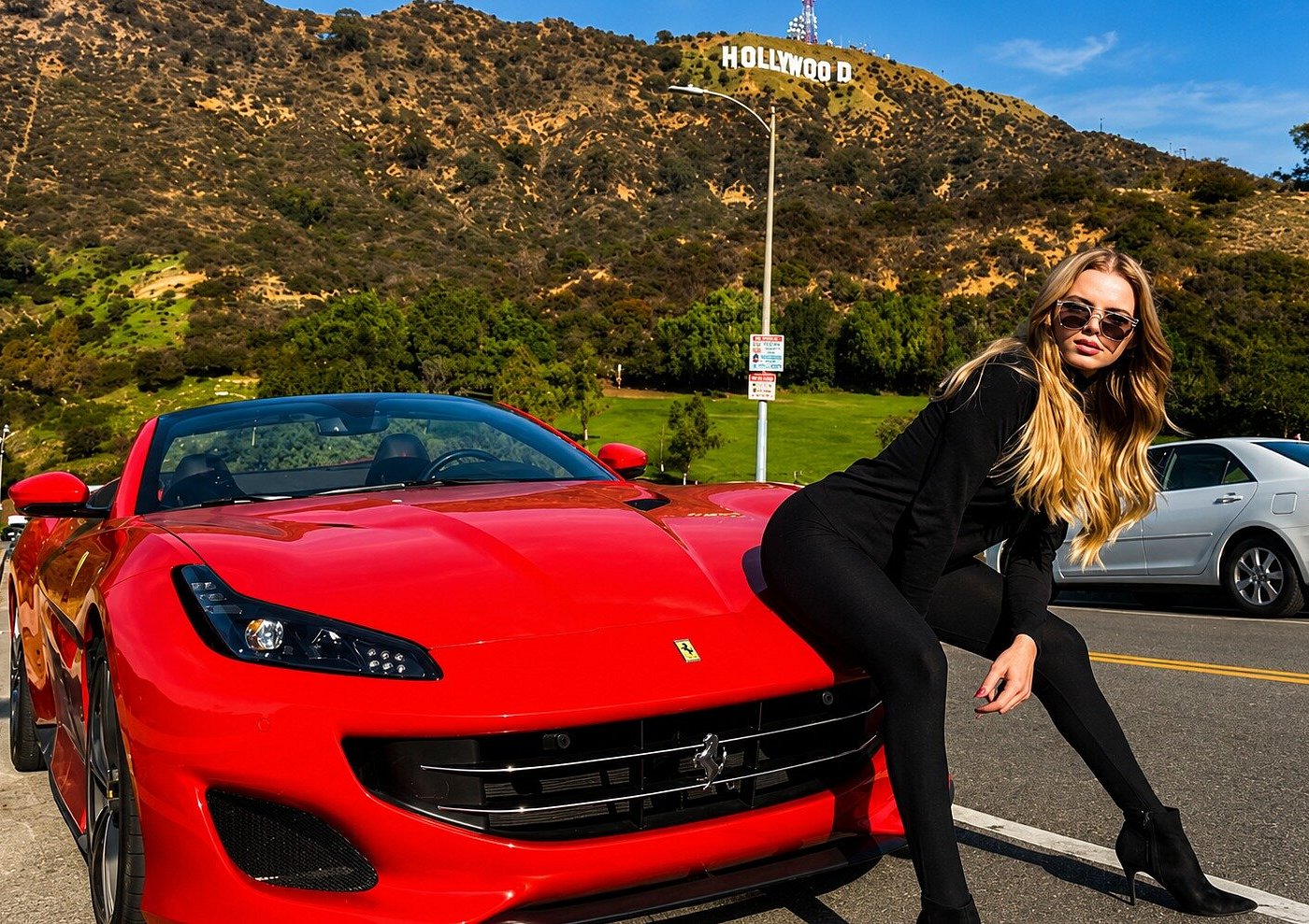 30-Minute Luxury Driving Tour: Explore Hollywood in a Ferrari